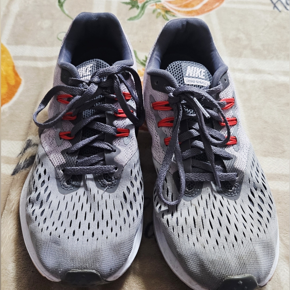 Womens Nike zoom Winflo 4 running shoes gray/pink size 8.5